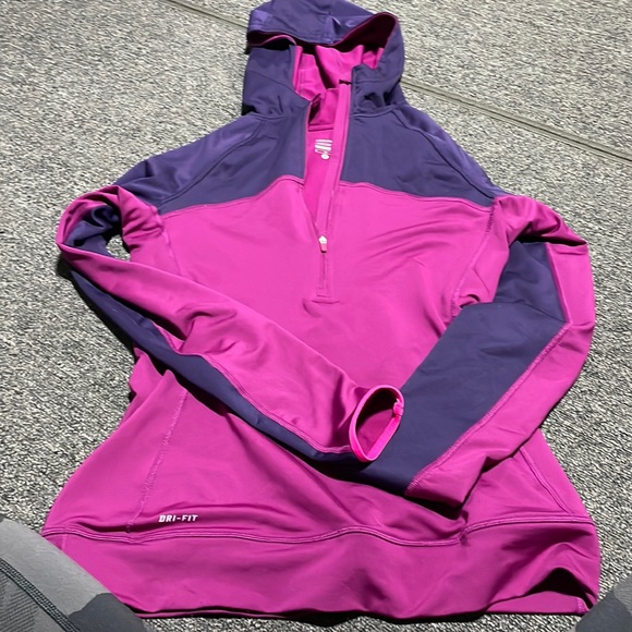 Nike Tops - Nike hoodie